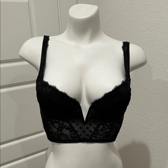 Victoria's Secret Black Lace V-Cut Bra - Picture 1 of 7
